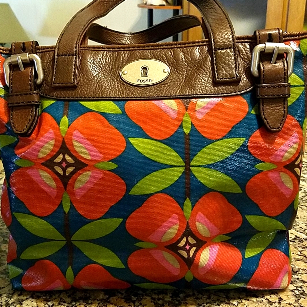 Fossil purse with flower print